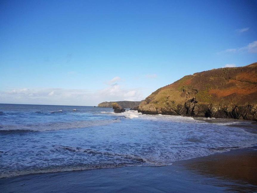Min Y Don, Stone Cottage By The Edge Of The Sea, Llangrannog Εξωτερικό φωτογραφία